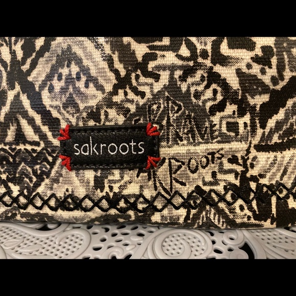 Sakroots Black and White Wallet with Battery Bank  Built In New - Picture 2 of 11